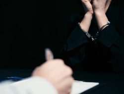 Oknum Polisi Surabaya Diduga Peras Mahasiswa, Suruh Pinjol!