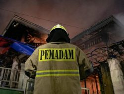 Kebakaran Hebat Landa Taman Puring, Ratusan Kios Ludes!