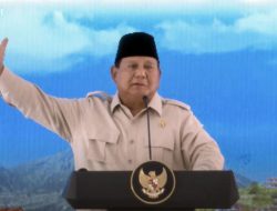 Prabowo Terharu Baca Surat Cinta dari Siswa Sekolah Rakyat