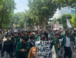 Demo Ricuh di DPRD Sumut, Puluhan Diamankan!