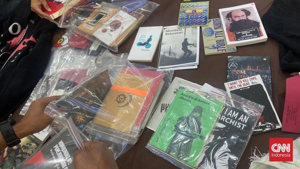 Demo Berujung Ricuh, Polisi Sita Buku dari Tersangka?