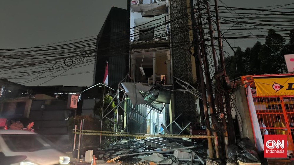 Ledakan Dahsyat Guncang Gedung Farmasi di Tangsel, Bangunan Hancur!