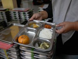 Dapur MBG Rentan Keracunan, UGM Soroti Kapasitas Produksi