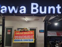 Dukungan Papan Bunga untuk Argi, Petugas KRL yang Viral