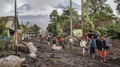 Semeru Bergejolak, Lahar Dingin Ancam Gladak Perak!