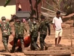 Palembayan Berduka: Evakuasi Korban Banjir Terus Dikebut