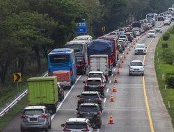 Peringatan Menhub: Mudik 2026, Cek Jalur Aman & Hindari Hujan!