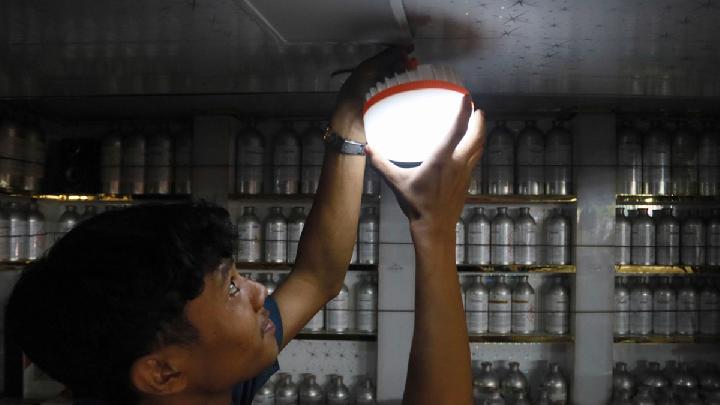 Cuaca Ekstrem Picu Blackout Sumatera, PLN Pastikan Pemulihan Sistem