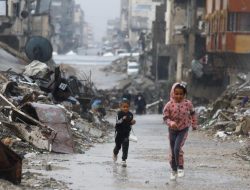Gaza Penuh Haru Anak Kembali Sekolah di Tenda