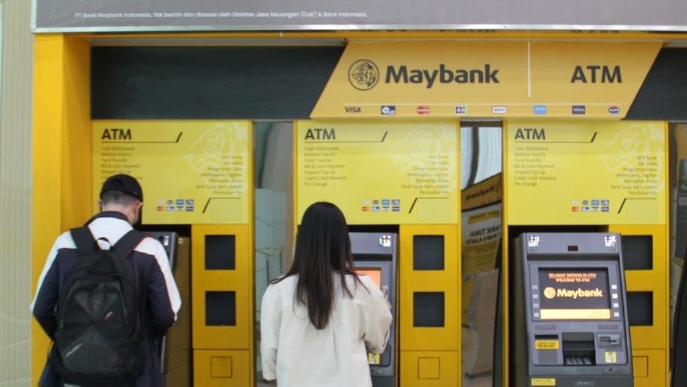 Geger PHK Maybank DPR Desak OJK Turun Tangan Ada Apa