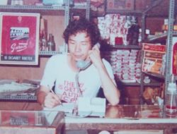 Dari Warung Petojo Jadi Raja Ritel