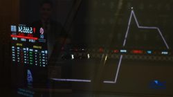 Investor Gigit Jari IHSG Tutup Pekan Merah