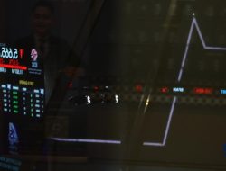 Investor Gigit Jari IHSG Tutup Pekan Merah
