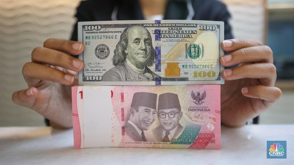 Rupiah Terpuruk Dolar AS Menguat Drastis