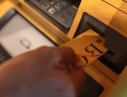 Direktur Utama Bank Neo Mundur